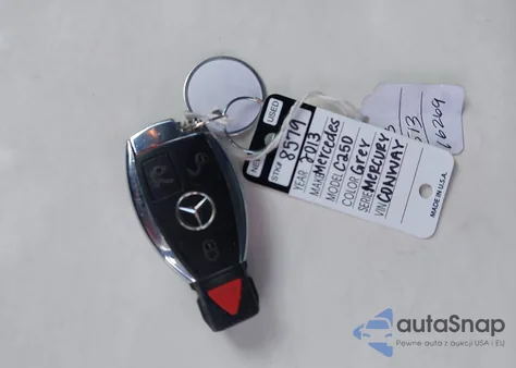 2013 Mercedes-Benz C 250 Sport z USA, uszkodzony, nr VIN WDDGF4HB2DA873927